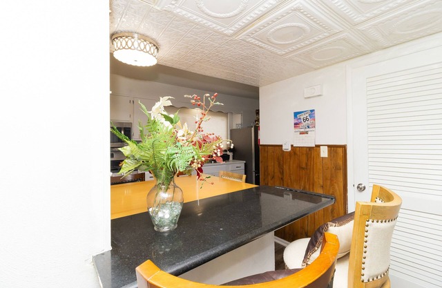 6 Min to Naval Station Great Lakes,Six Flags, RFU Medical Center,FHCC,Commissary