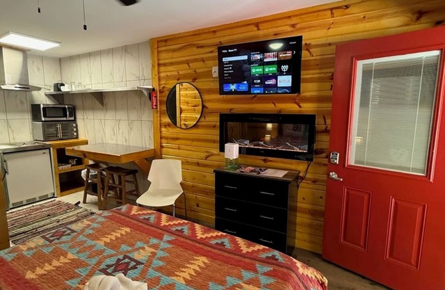 6 on the Ridge @ Sterling Ridge Close to all the fun..but in the woods!