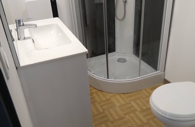 6-person apartment