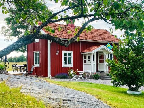 6 person holiday home in LIDKÖPING-By Traum