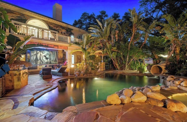 62 Acre Island - Sleeps 40+!