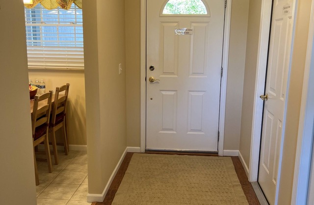 20568 Vistas parciales al agua, 2 habitaciones, 2 baños, condominio