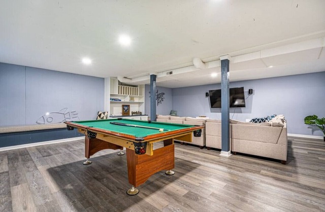 6807 Jones Valley · ֍The Strata֎ 4000 SQ Feet, 6 BR, Pool Table