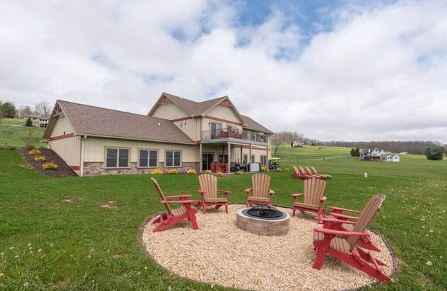 6BR Luxury Lakeside Escape w/ Indoor Pool