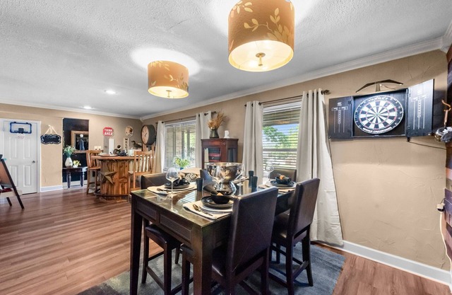 6mi from AT&T-POOL-INDOOR BAR-2KING-1QUEEN-sleeps 12