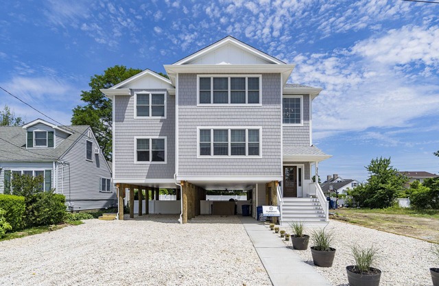 7 Bed/4 Bath, Salt Water Pool, Walk to beach/boardwalk