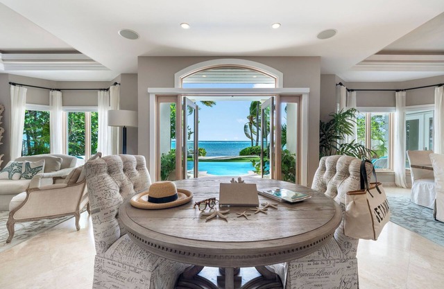 7 bedroom, Beachfront on South Sound - Great for Families