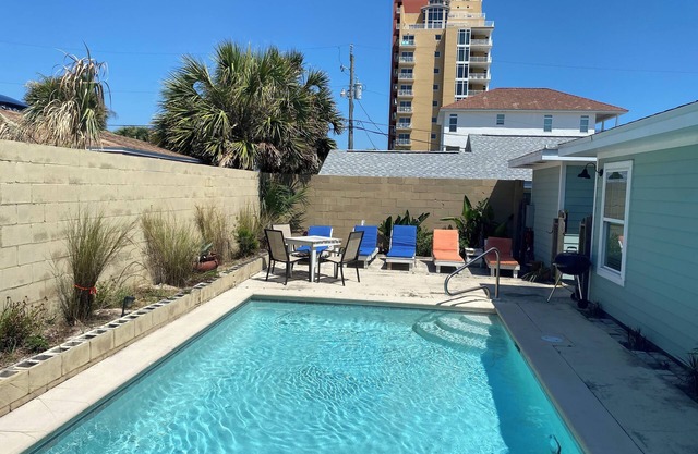 Disponible 7 / 9-7 / 16 --- 7 dormitorios 4 cuartos con vista al golfo, piscina, Acceso Fácil Beach