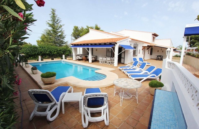 7 camas, 6 baños, cocina de verano, espaciosa, cómoda, vista al mar, cerca de la playa