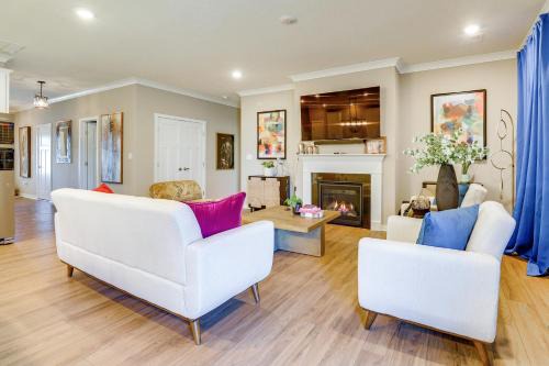 7 Mi to Boyce Park Family Townhome in Verona!