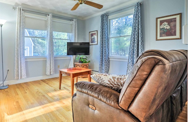 7 Mi to Downtown Providence: Quiet Apt in Seekonk