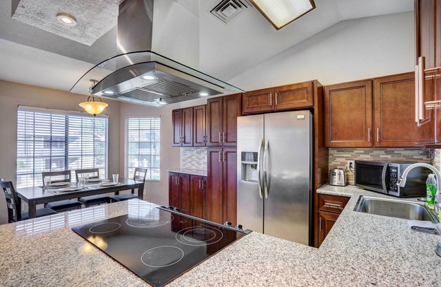 7 Mi to Dtwn Chandler: Pet-Friendly Condo w/ Pool