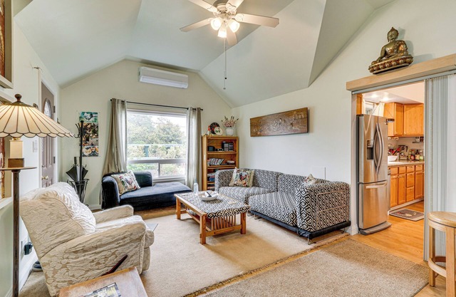 7 Mi to Dtwn Portland: Quiet Yet Central Home