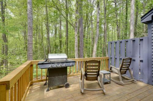 7 Mi to Dtwn Raleigh BBQ-Ready Townhome!
