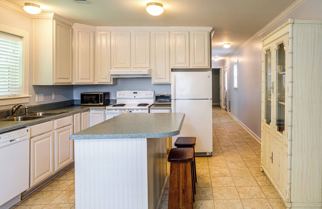 7 Mi to Ole Miss: Quiet Rural Retreat w/ Yard!