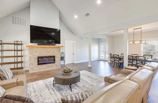 7 Mi to Talladega Superspeedway: Home w/ Lake View