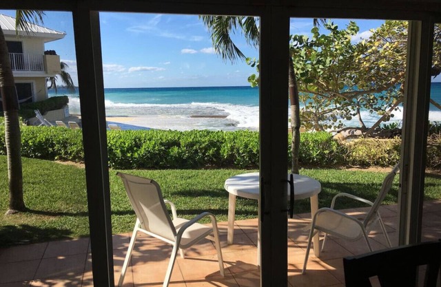 Condominio frente a la playa de 7 millas con 3 camas / 3 baños y 2 sofás cama Queen - máx. 10