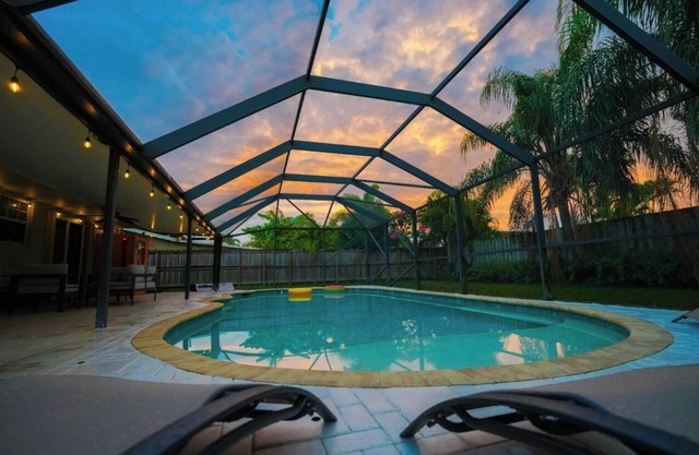 7 mins to beach! Pool+Sauna+Outdoor games