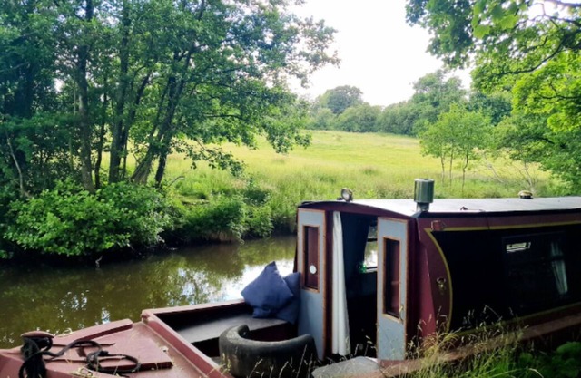70ft 4 berth houseboat in the Peak District