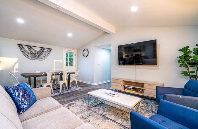 7707 Bailey Cove Rd MTR · Bailey Cove Bungalow / Fiber Wi-Fi / 4 Beds