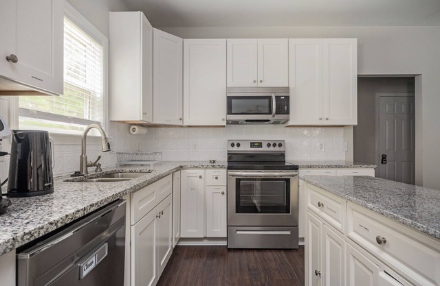 7BR - Family Friendly Stay ~10 mins from Airport