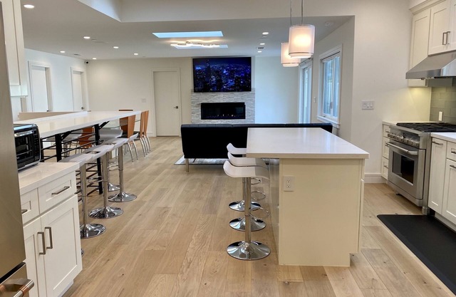 8 habitaciones, 8 baños, ideal para grupos / retiros, renovación completa nueva, paseo al centro