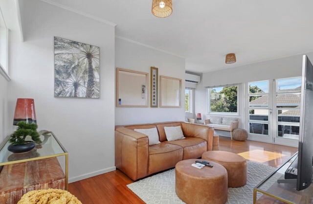 8 Eastern Beach Road, Eastern Beach, Auckland 2012