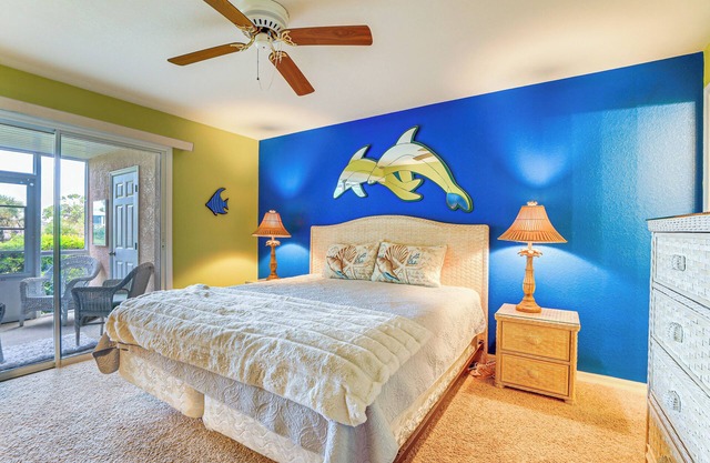 8 Mi to Beach w/ Pool Access: Englewood Condo!