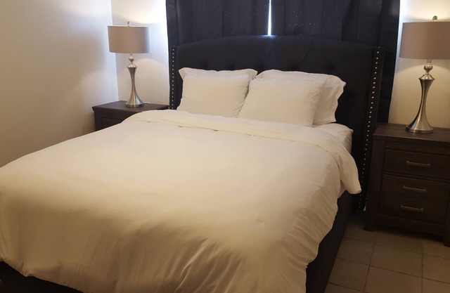 8 min to the strip, up to 6 people