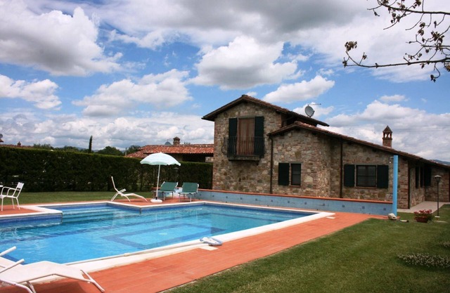 8 people villa with private pool and garden, situated near Castiglione del Lago. One of the ground f