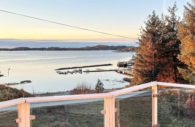 8 personas casa en Mjømna