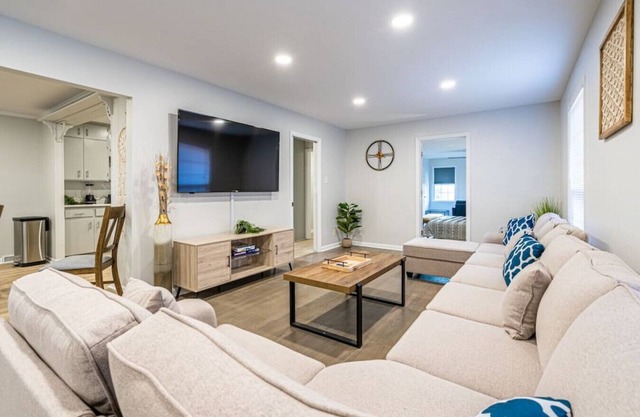 804 Vestavia · ⫷Urban Retreat⫸ Dual Master / Fiber WIFI Home