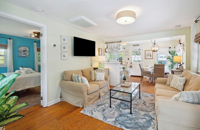 817 E Ashely Ave - Pleasant Breeze