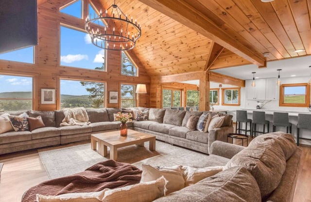 8BR Water View Hot Tub 6 acres