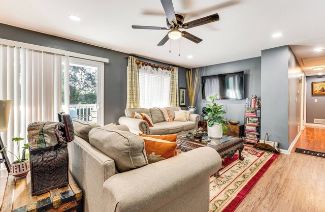 9 Mi to Downtown Atlanta: Home w/ Deck + Yard!