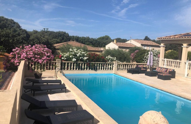 A 5 Minutes du Pont du Gard ! Appartement Avec un Piscine Pour les Familles