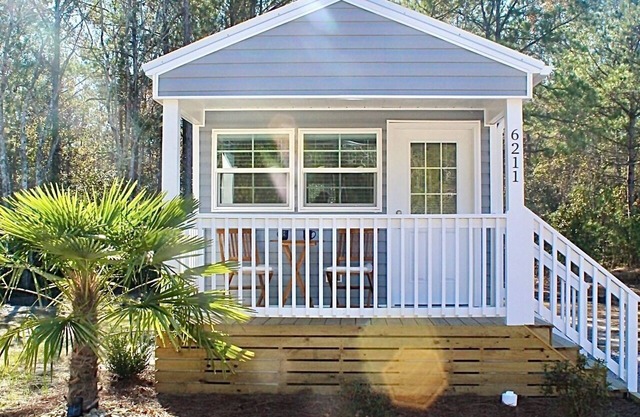 The Little Paradise(Tiny Home #1)