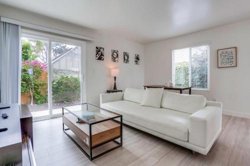 A-C 3 Blocks to Ocean Downtown La Jolla Remodel