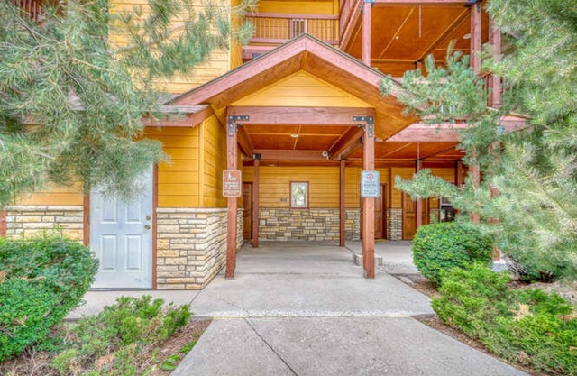 A C Cozy Pet Friendly One Bedroom Condo