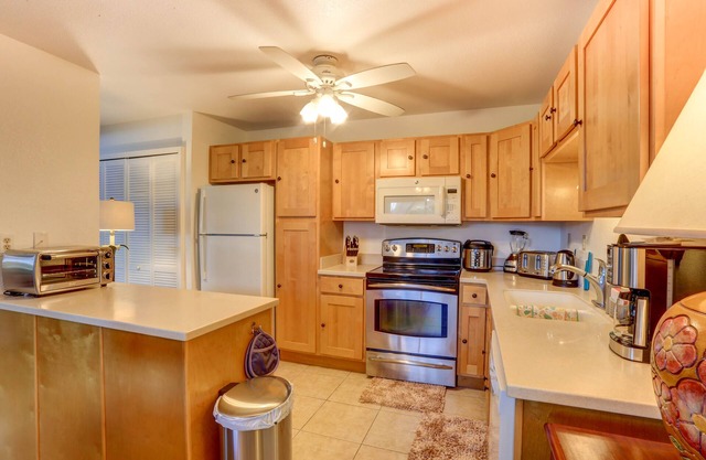 Puamana 18B - A / C en las 3 habitaciones! Vistas parciales al mar, a pie de playa