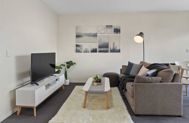 A Cozy & Comfy 2BR Apt Near Flemington Races