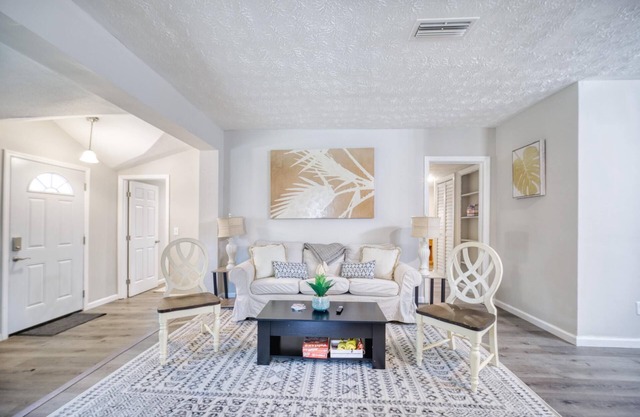 ~[A] Doze'n D'luxe Sleeps 12 Krispy Kreme~