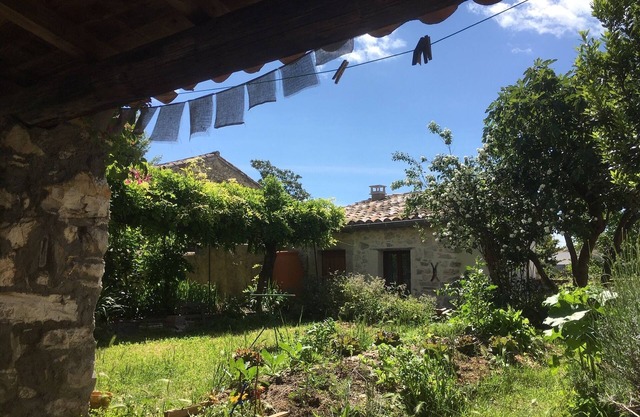 Mazet in the garden for two with baby