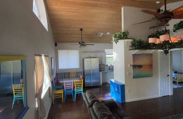 A Gem of Country Charm close to everything