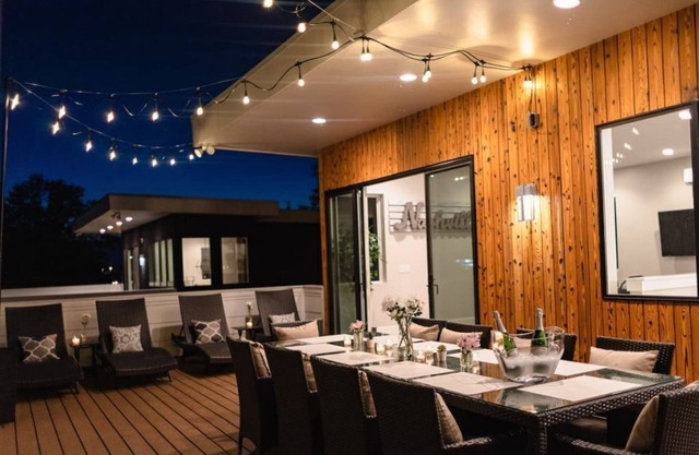 A Gorgeous Luxury Home 5 minutes to Broadway/Downtown