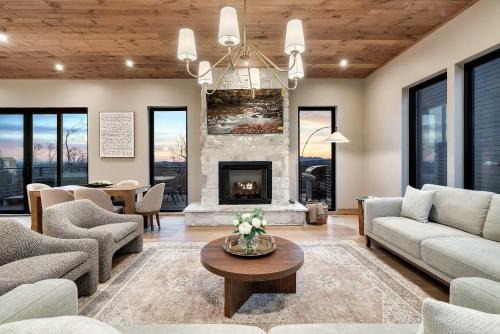 A Haven of Comfort Elegance Views and Hot tub