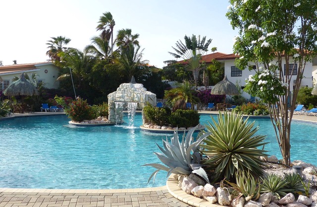 Un hogar lejos del hogar en el Caribe, ubicado cerca de playas con una gran piscina.