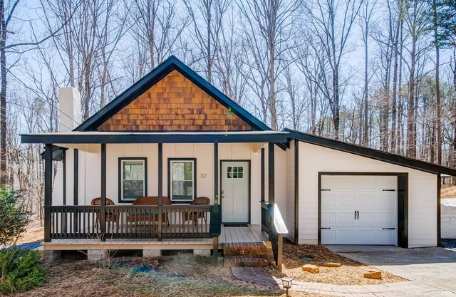 A home with Mountain View, Fire pit & Close to hiking trails, Pet-friendly!