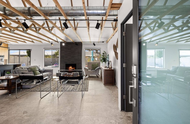 A+ Location! Fun group poolside getaway