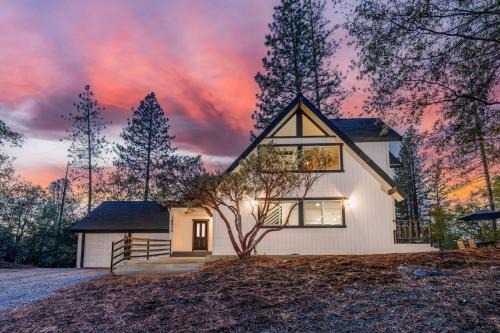 A Modern Hideaway - with hot tub, game room, and more